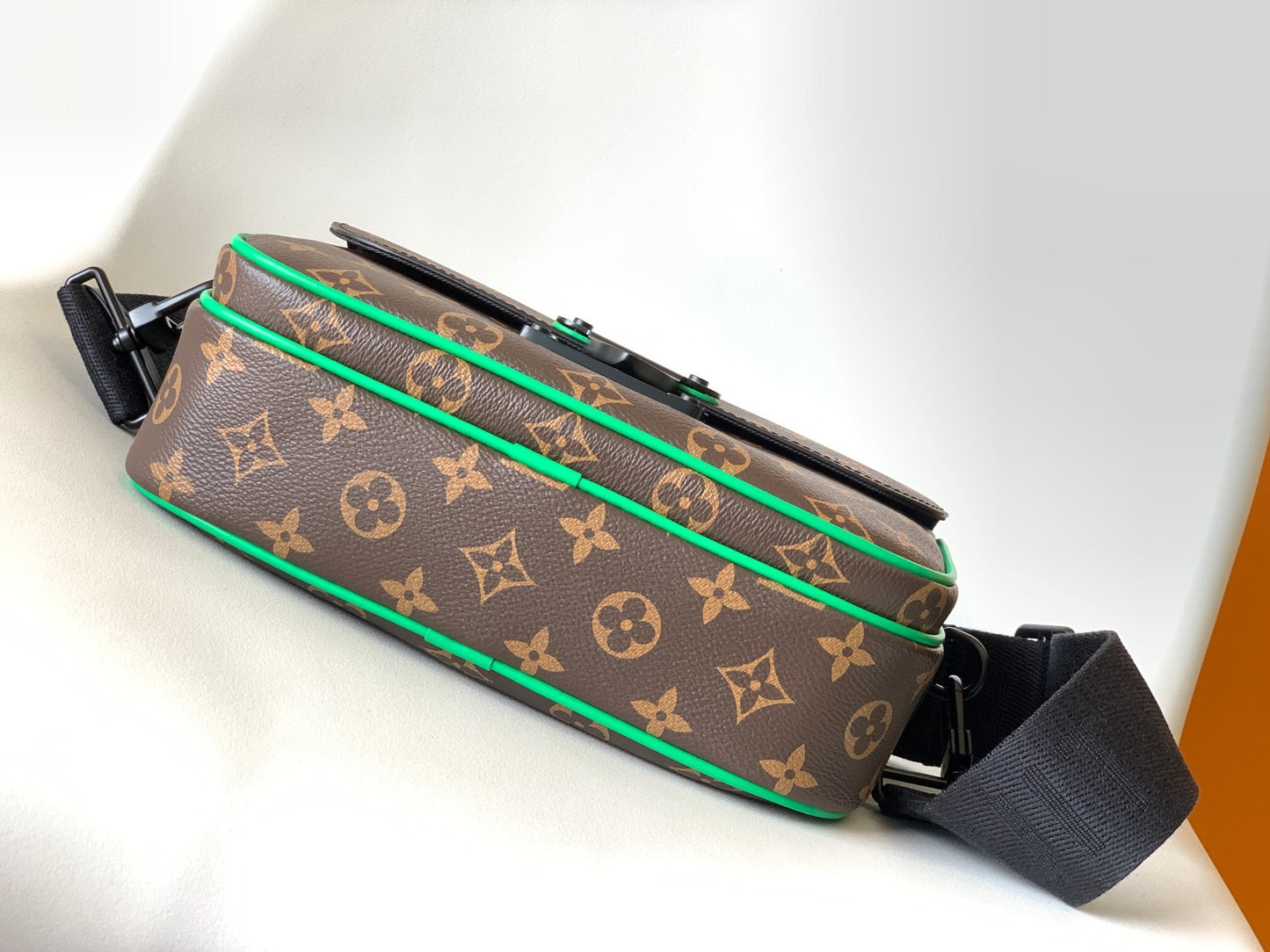Louis Vuitton S Lock Messenger