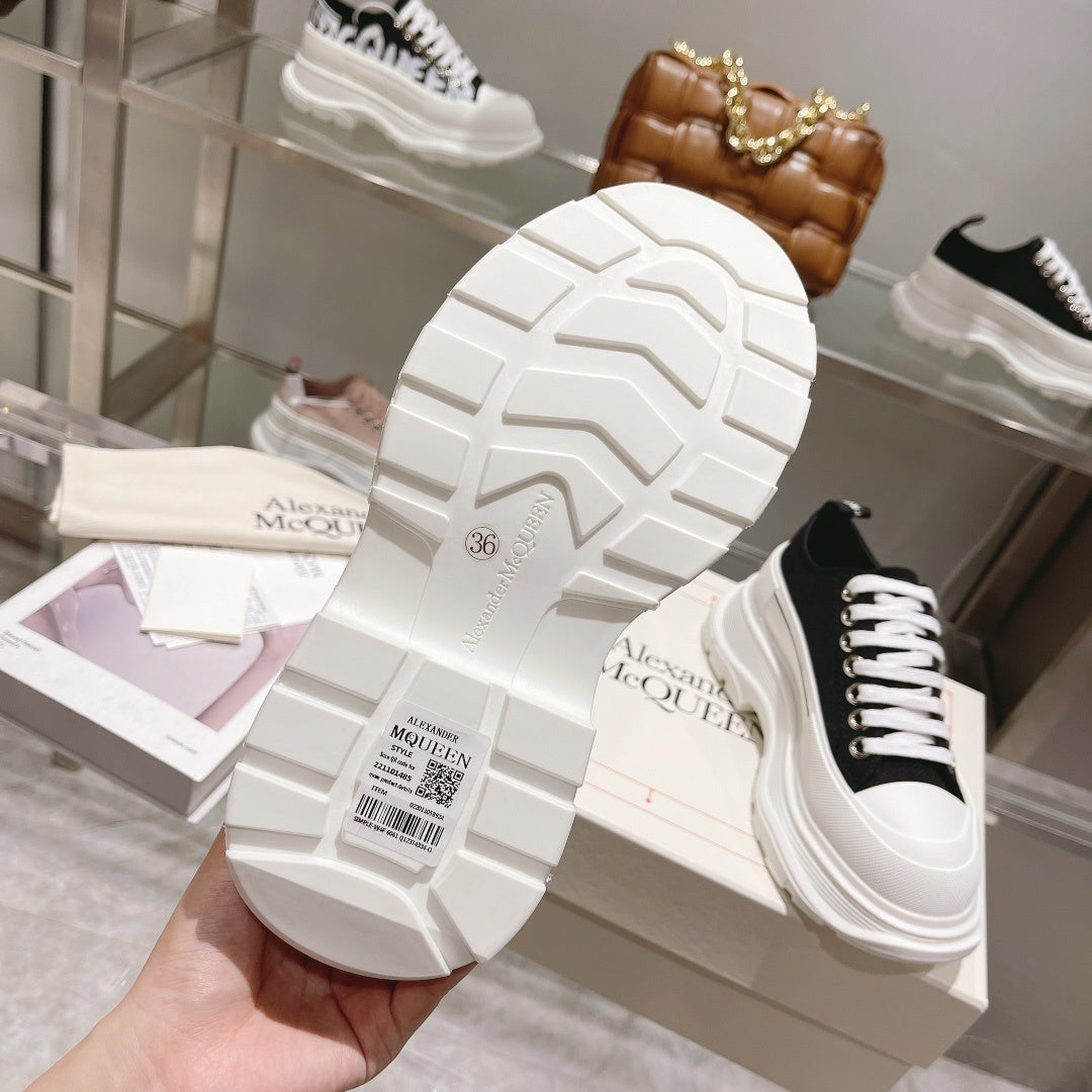 Alexander McQueen Tread Slick Low "Black"
