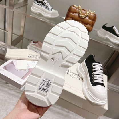 Alexander McQueen Tread Slick Low "Black"
