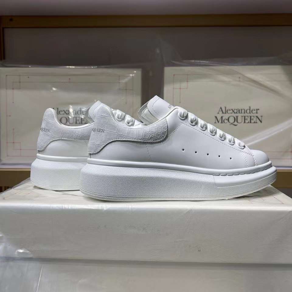 Alexander McQueen Oversized "White-Grey Crocodile"
