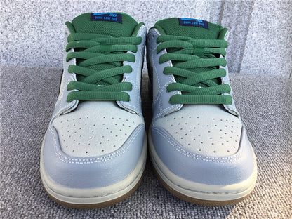 Nike SB Dunk Low "Maple Leaf"