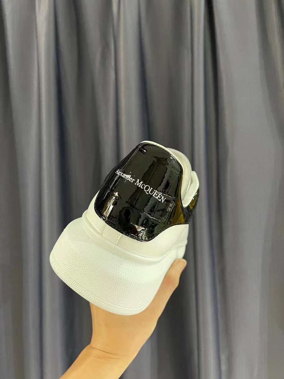 Alexander McQueen Oversized "White-Black Crocodile"