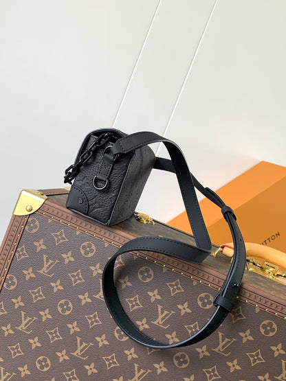 Louis Vuitton Steamer Wearable Wallet