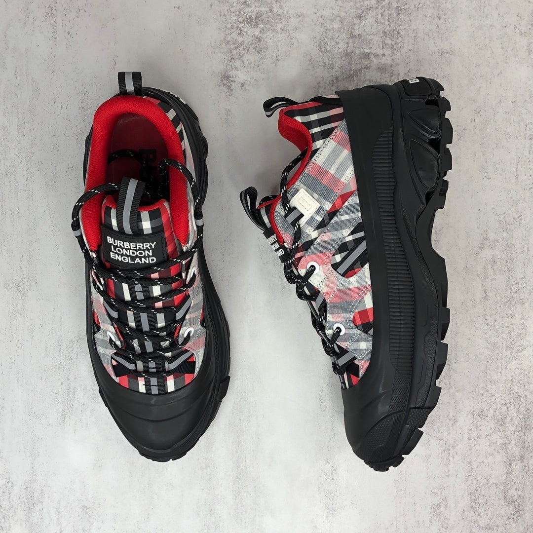 Burberry Arthur "Black-Red-White"