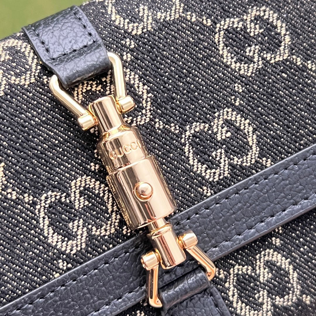 Gucci Jackie 1961 GG Continental Chain Wallet