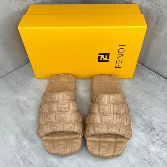 Fendi Cloud Slides "Camel"