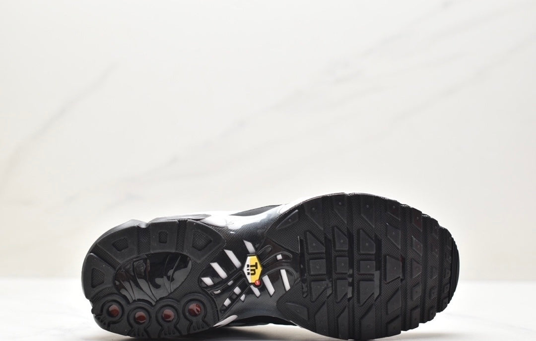 Nike Air VaporMax Plus “White-Black”