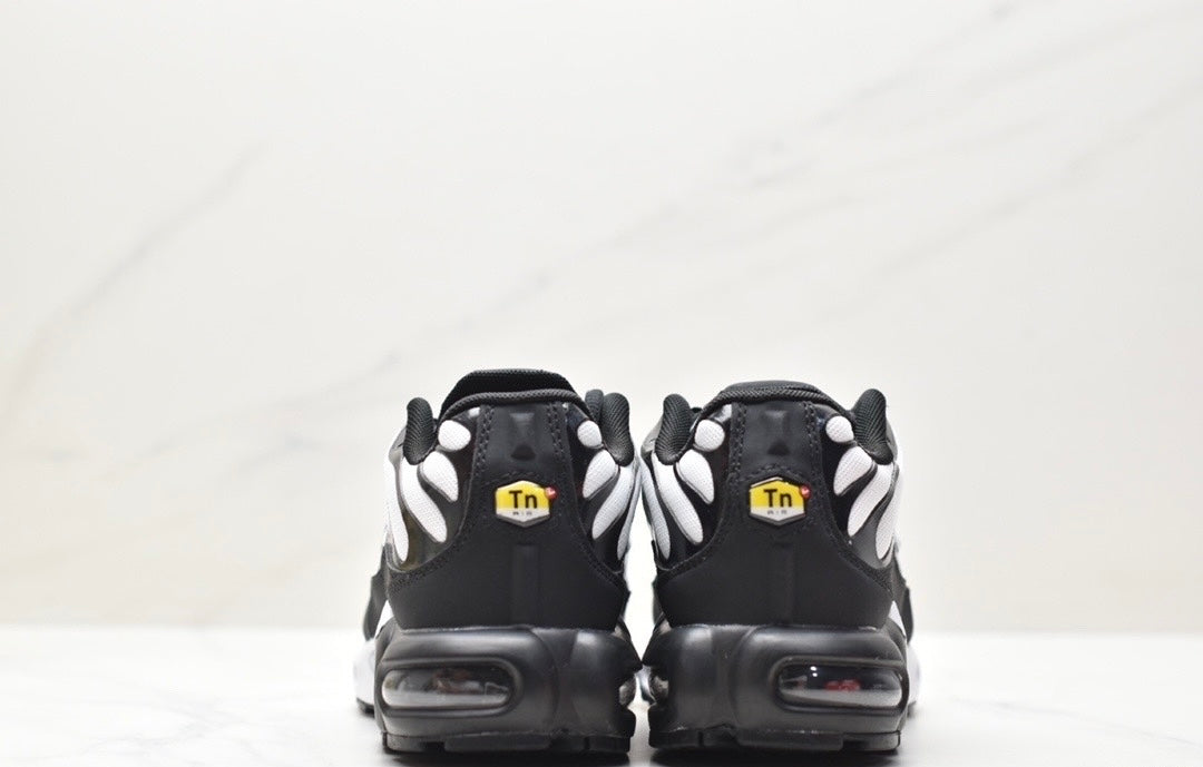 Nike Air VaporMax Plus “White-Black”