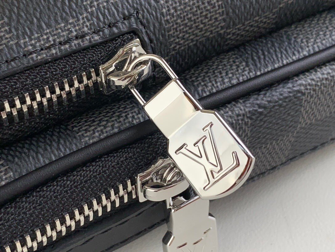 Louis Vuitton Avenue Slingbag