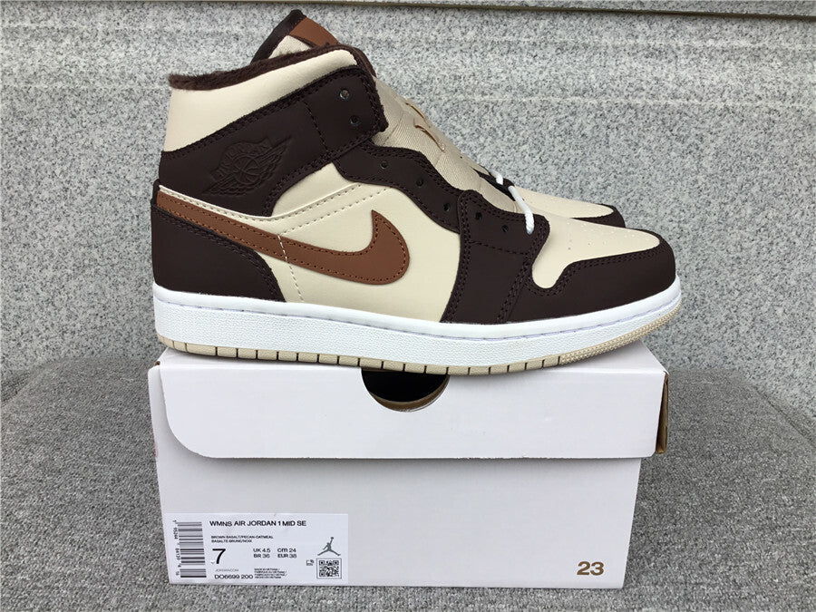 Air Jordan 1 Mid SE "Brown Basalt Fleece"