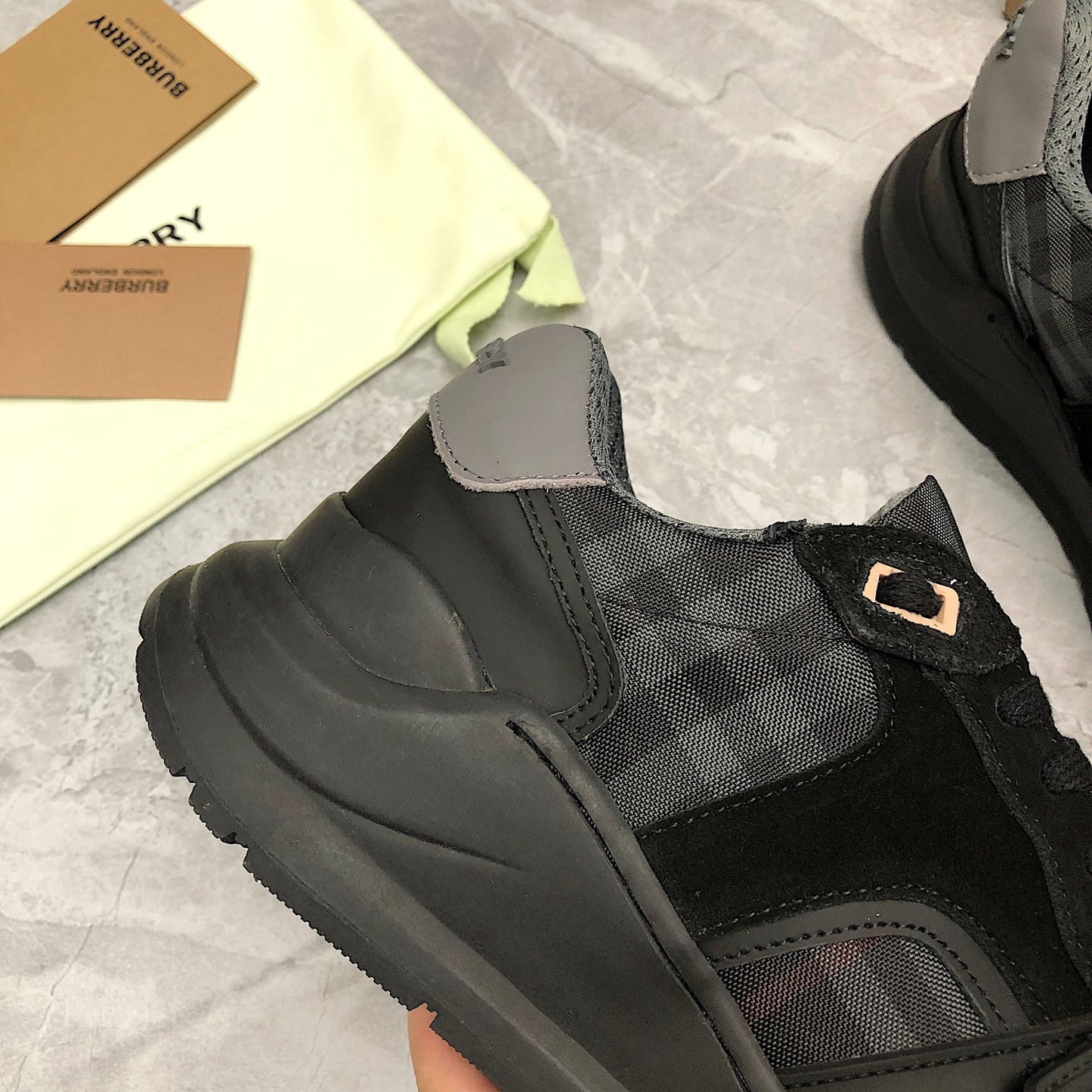 Burberry Ramsey "Black-Grey"