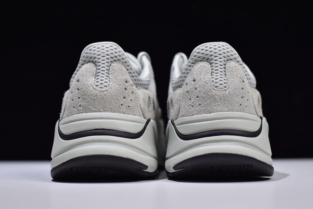 Yeezy 700 "Salt"