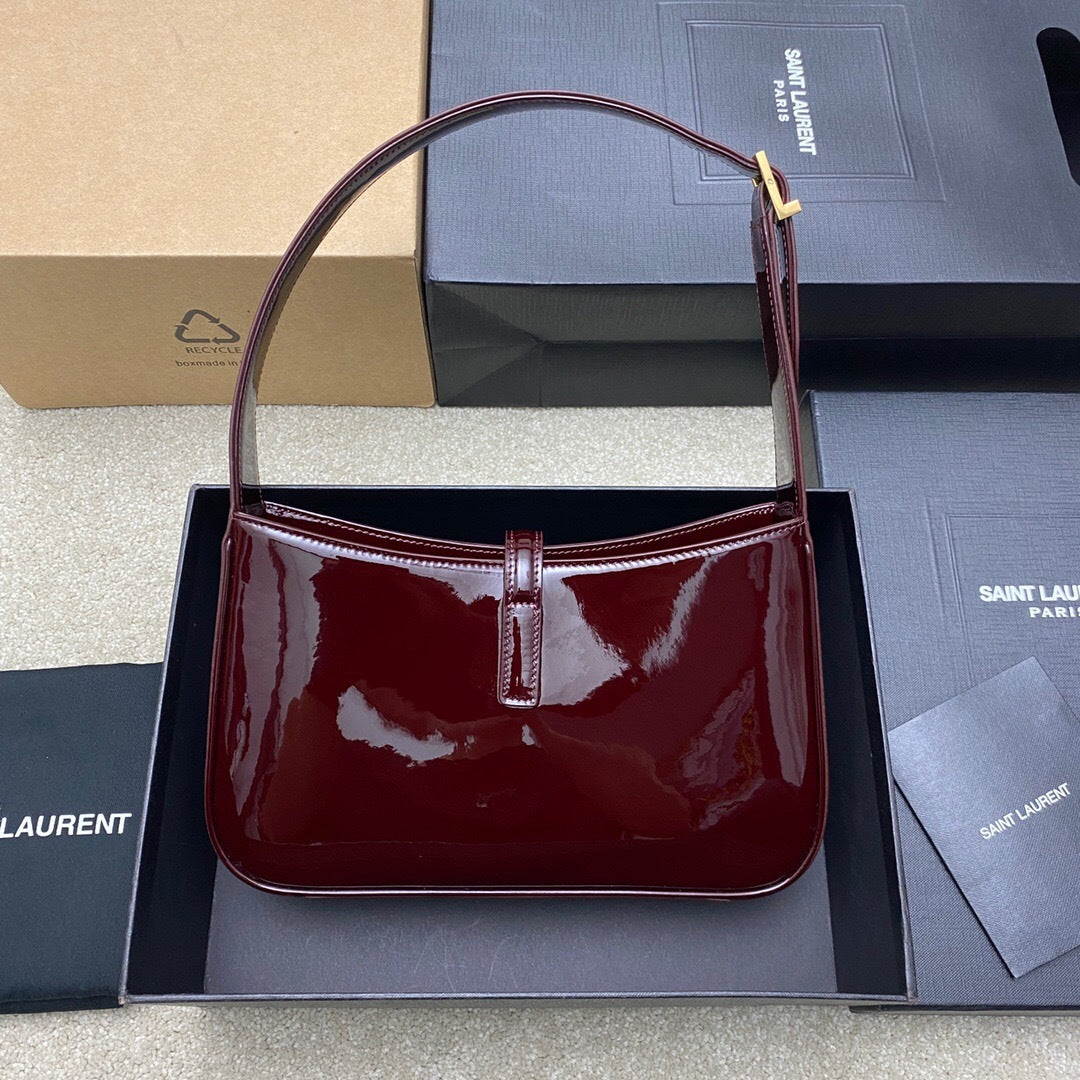 Saint Laurent le 5 à 7 Bag in Patent Leather