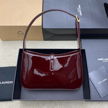 Saint Laurent le 5 à 7 Bag in Patent Leather