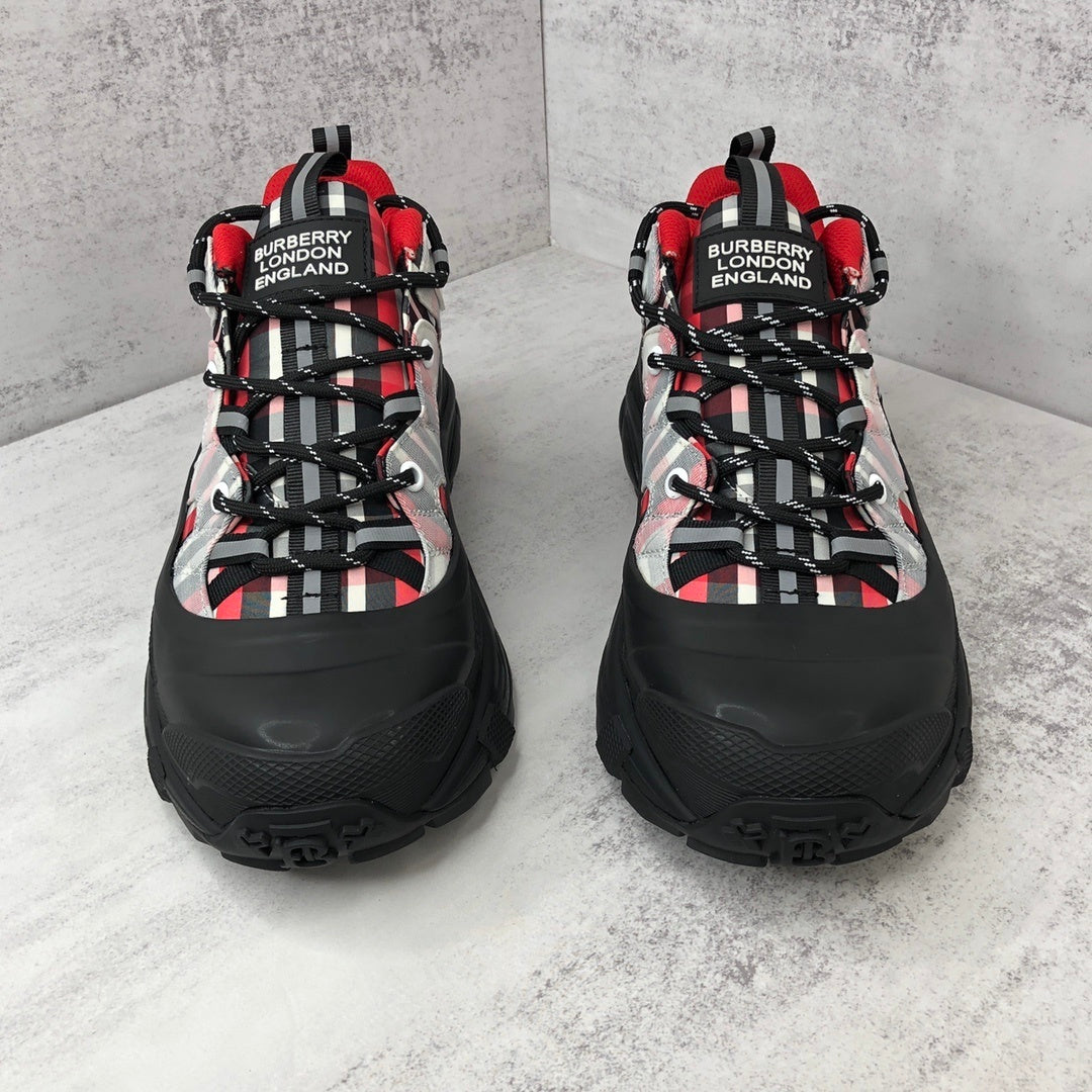 Burberry Arthur "Black-Red-White"