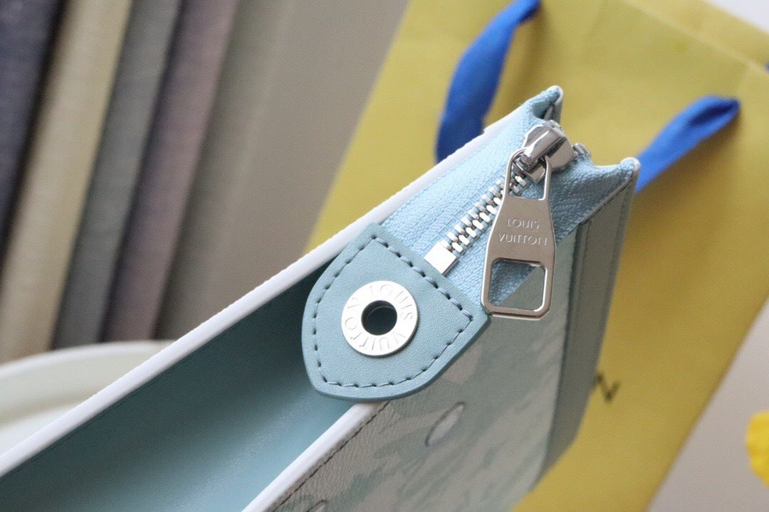 Louis Vuitton Pochette Voyage MM