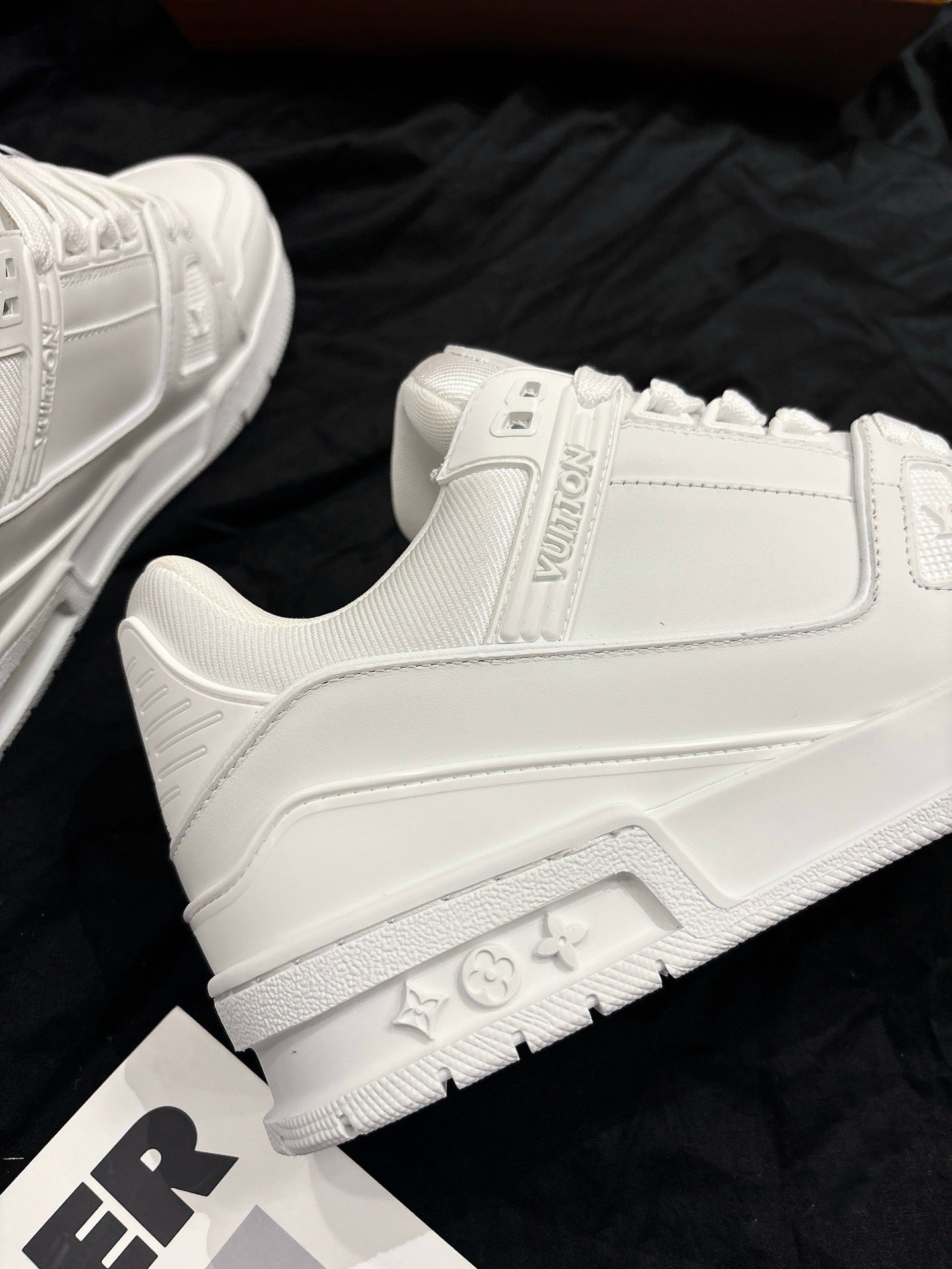 Louis Vuitton LV Trainers "White"