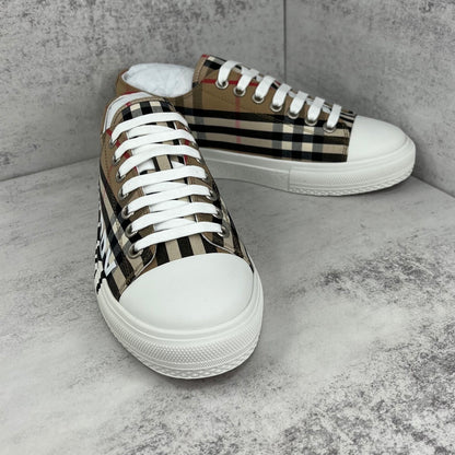 Burberry Larkhall "Beige"
