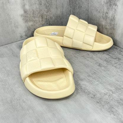 Louis Vuitton Slides "Beige"