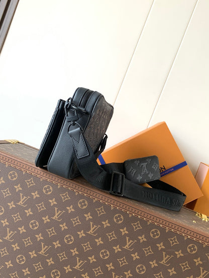 Louis Vuitton Trio Messenger
