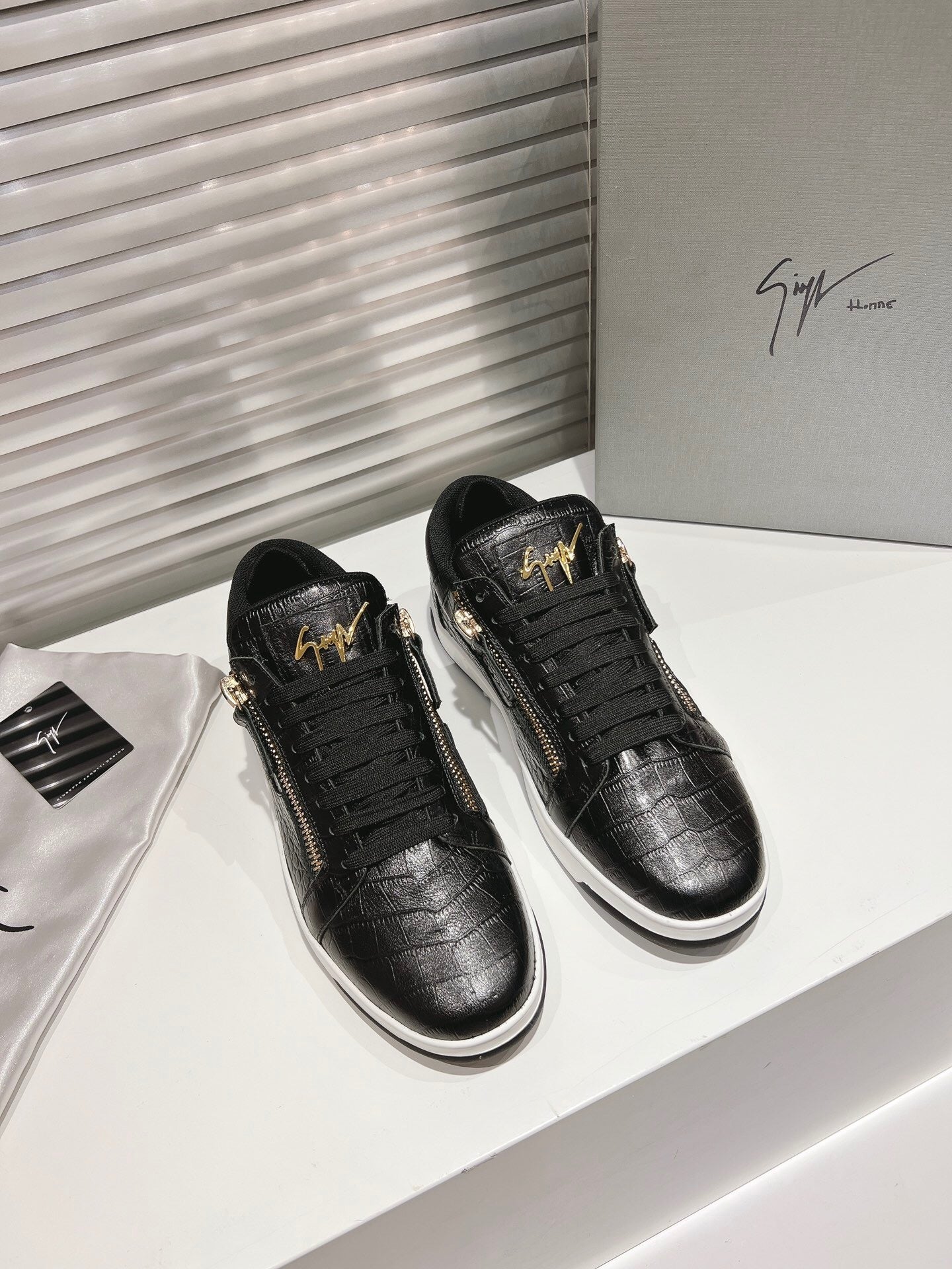 Giuseppe Zanotti GZ94 "Black Crocodile"