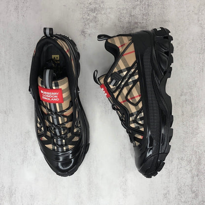 Burberry Arthur "Black-Vintage"