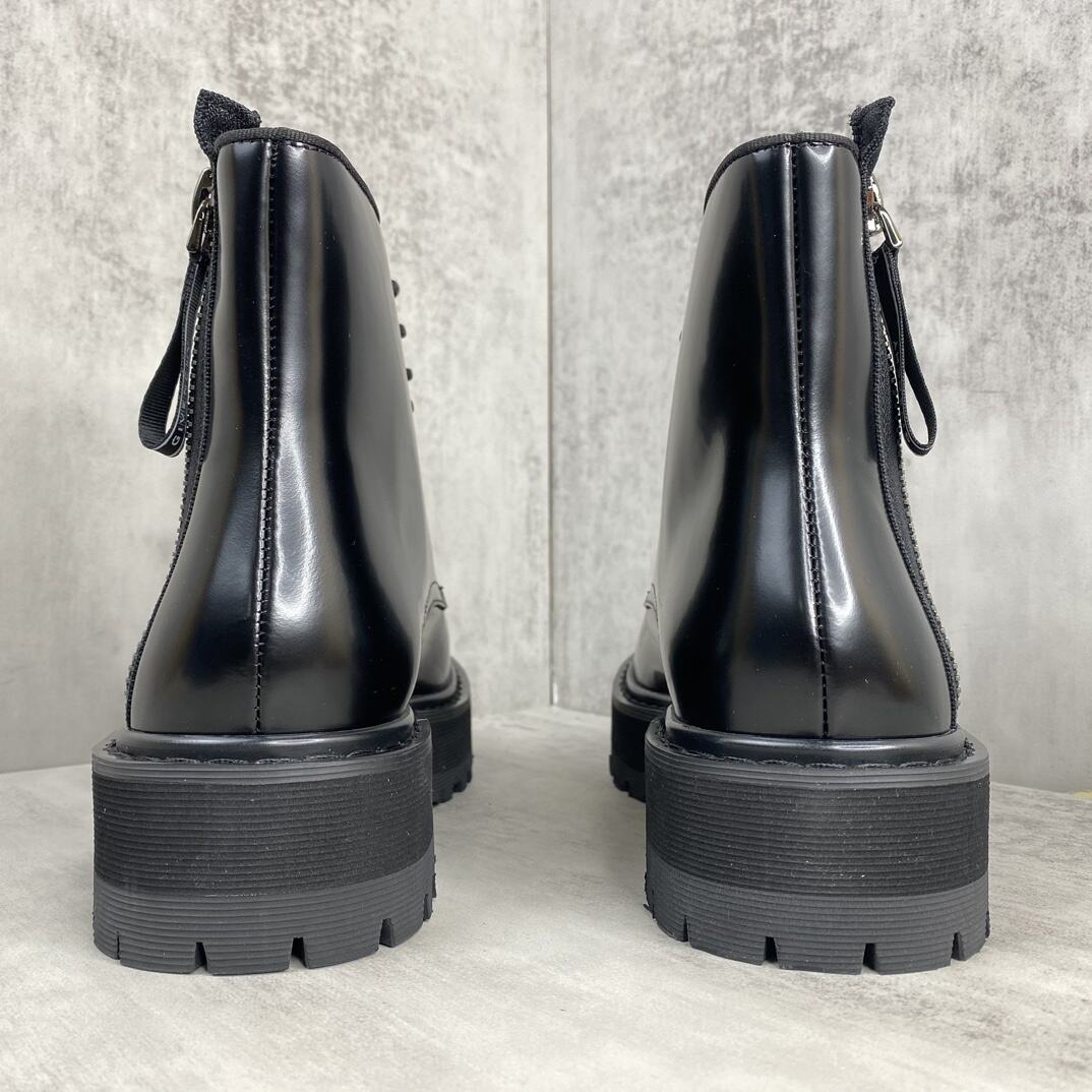 Givenchy Leather Boots Zip-Up