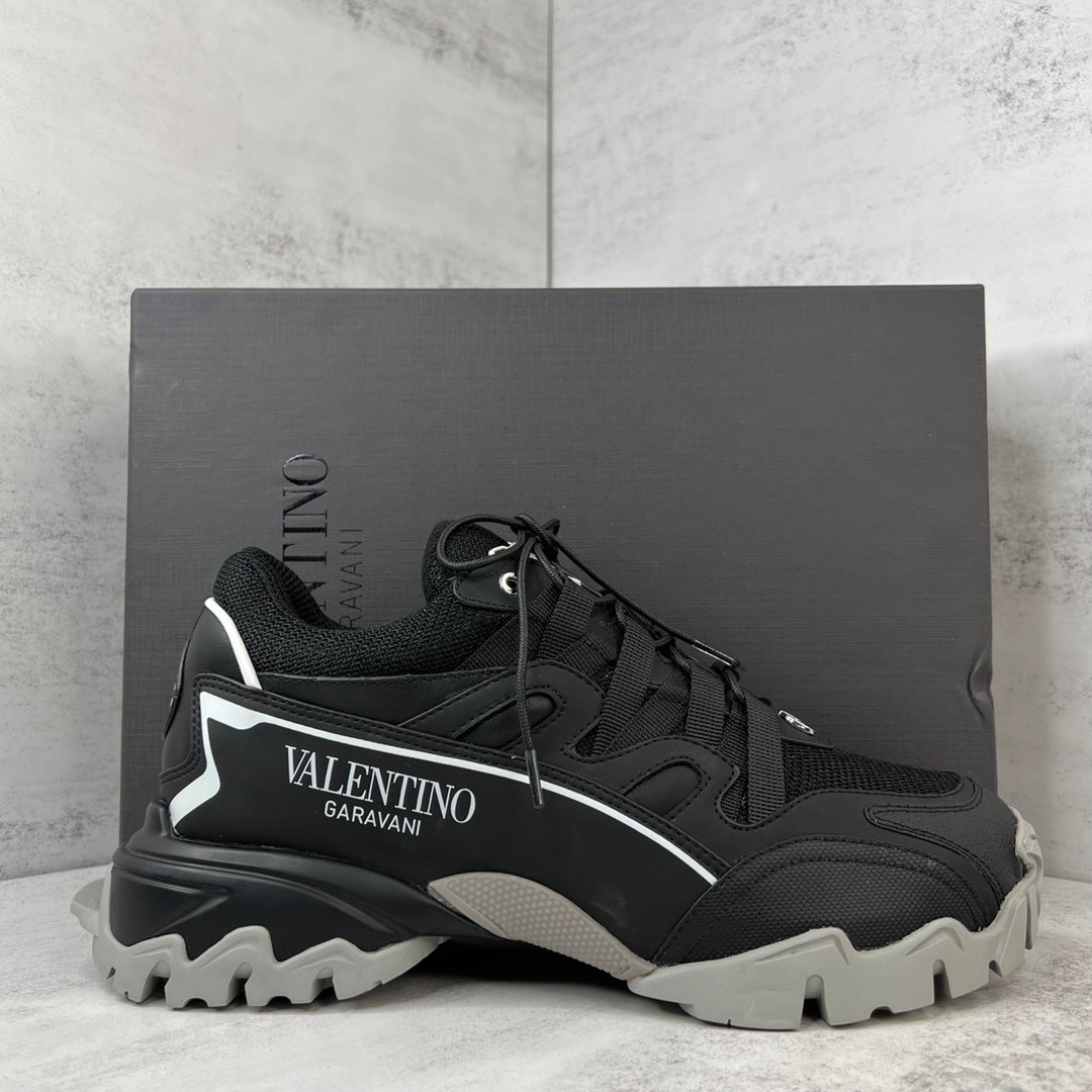 Valentino Garavani Climbers "Black"