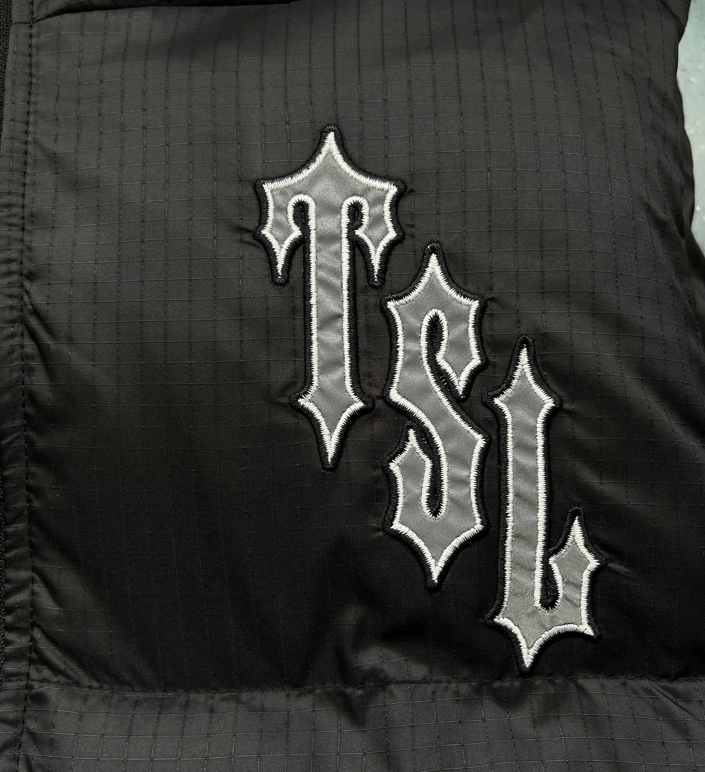 Trapstar Shooters Down Vest "Black-Reflective Logo"