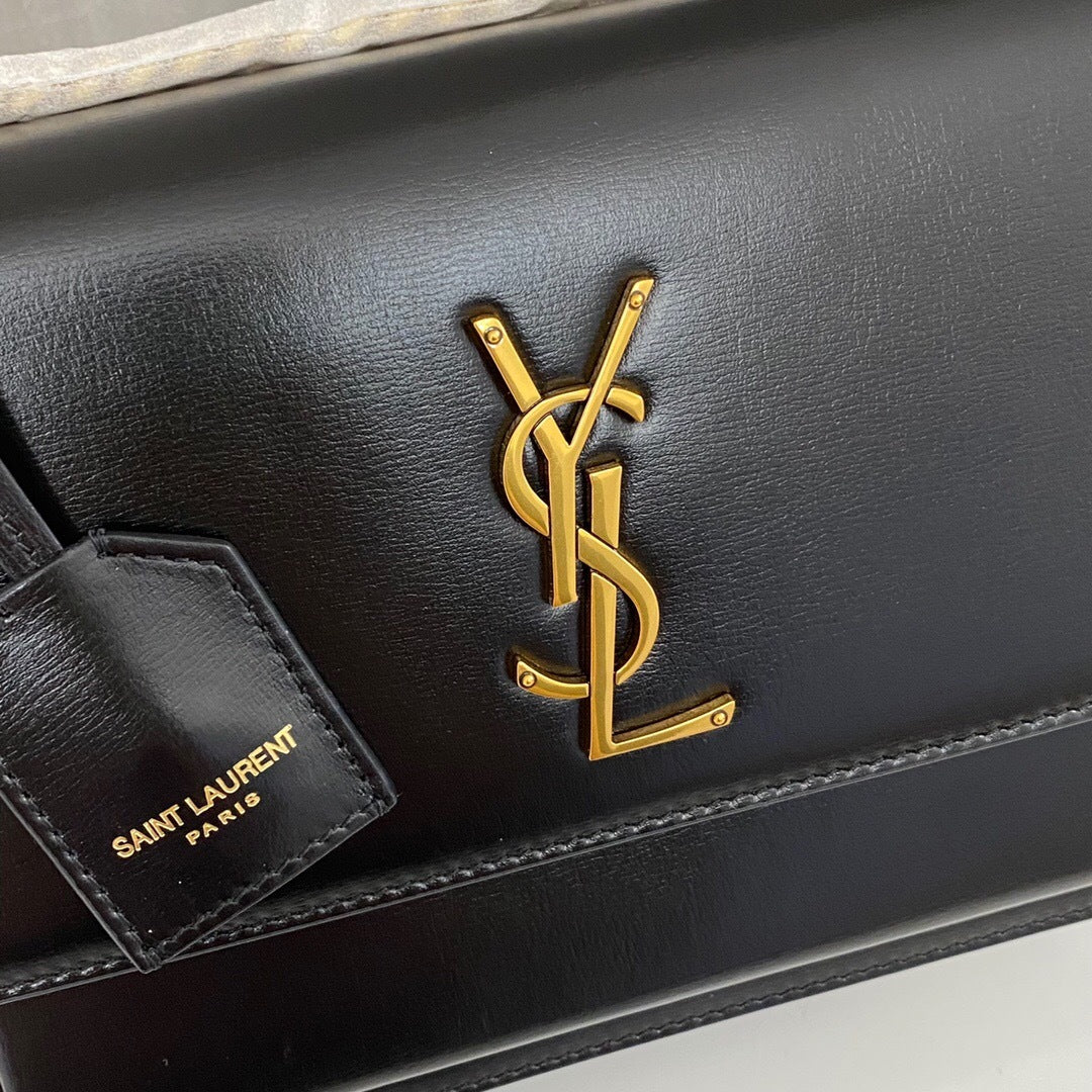 Saint Laurent Sunset Medium in Smooth Leather