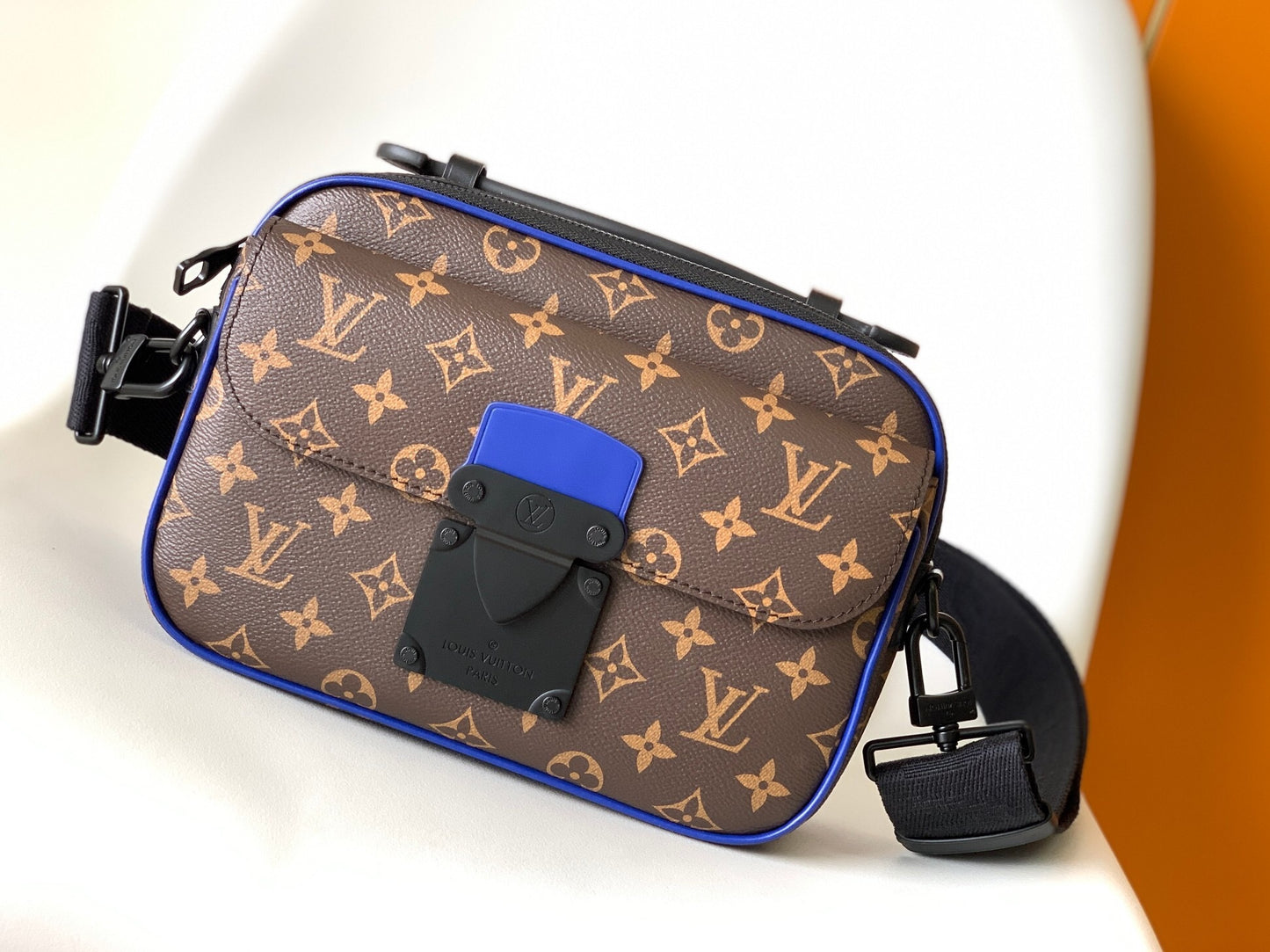 Louis Vuitton S Lock Messenger