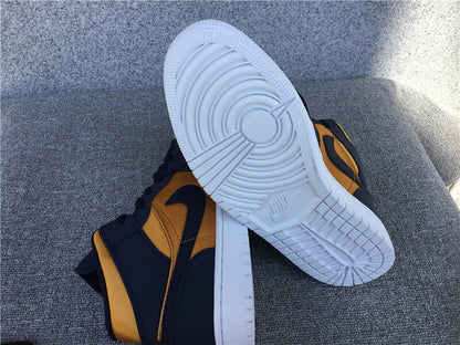 Air Jordan 1 Mid SE "Stain Gold"