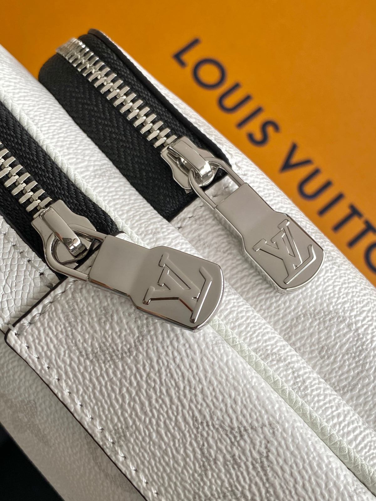 Louis Vuitton Avenue Slingbag PM