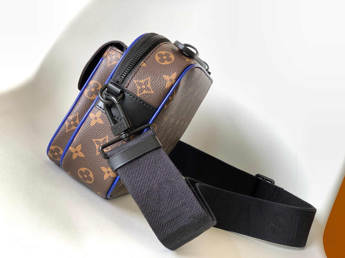 Louis Vuitton S Lock Messenger