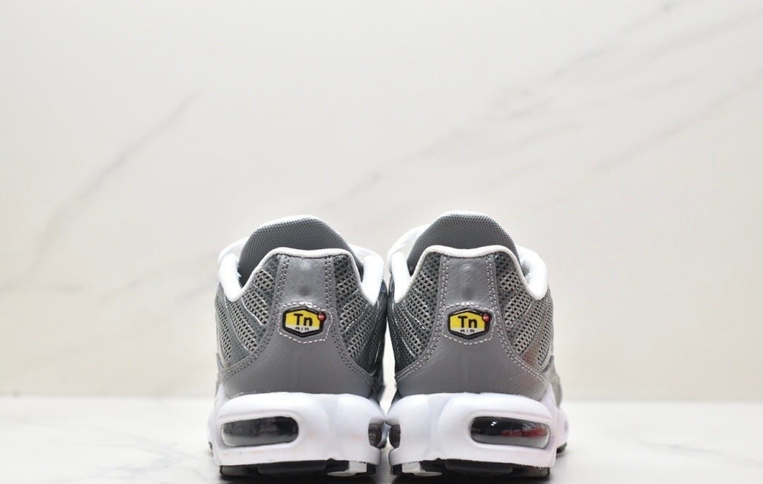 Nike Air VaporMax Plus “Grey-White”