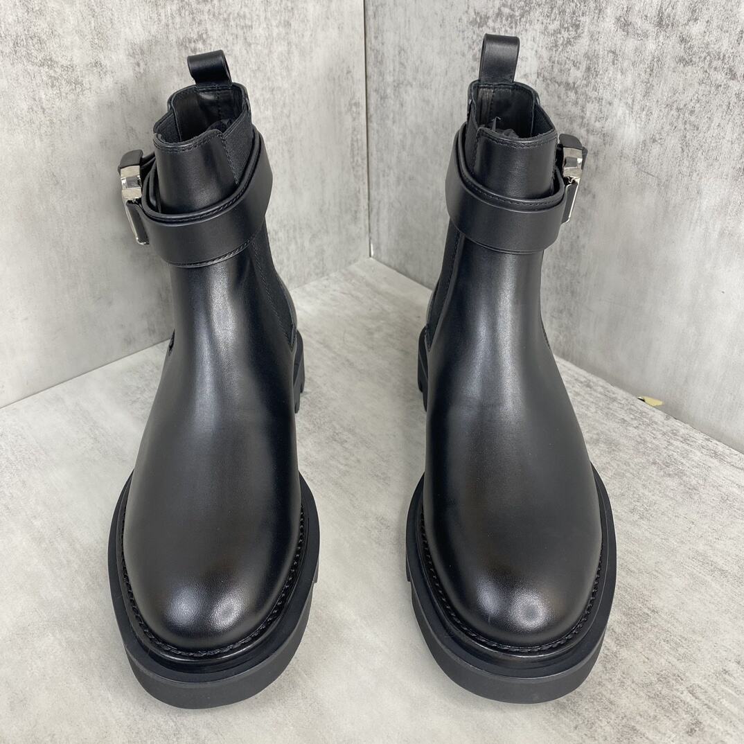 Givenchy Leather Chelsea Boots Ankle-Lock