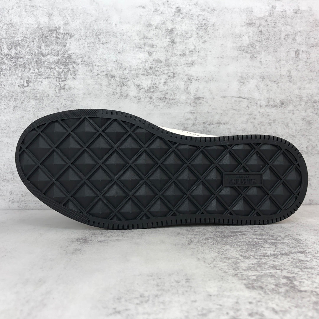 Valentino Garavani One Stud "White-Black"