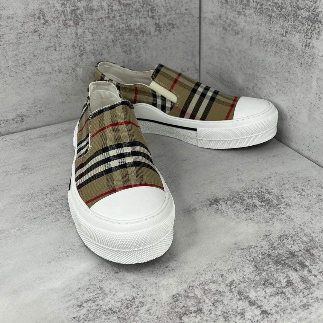 Burberry Slip-On "Beige"