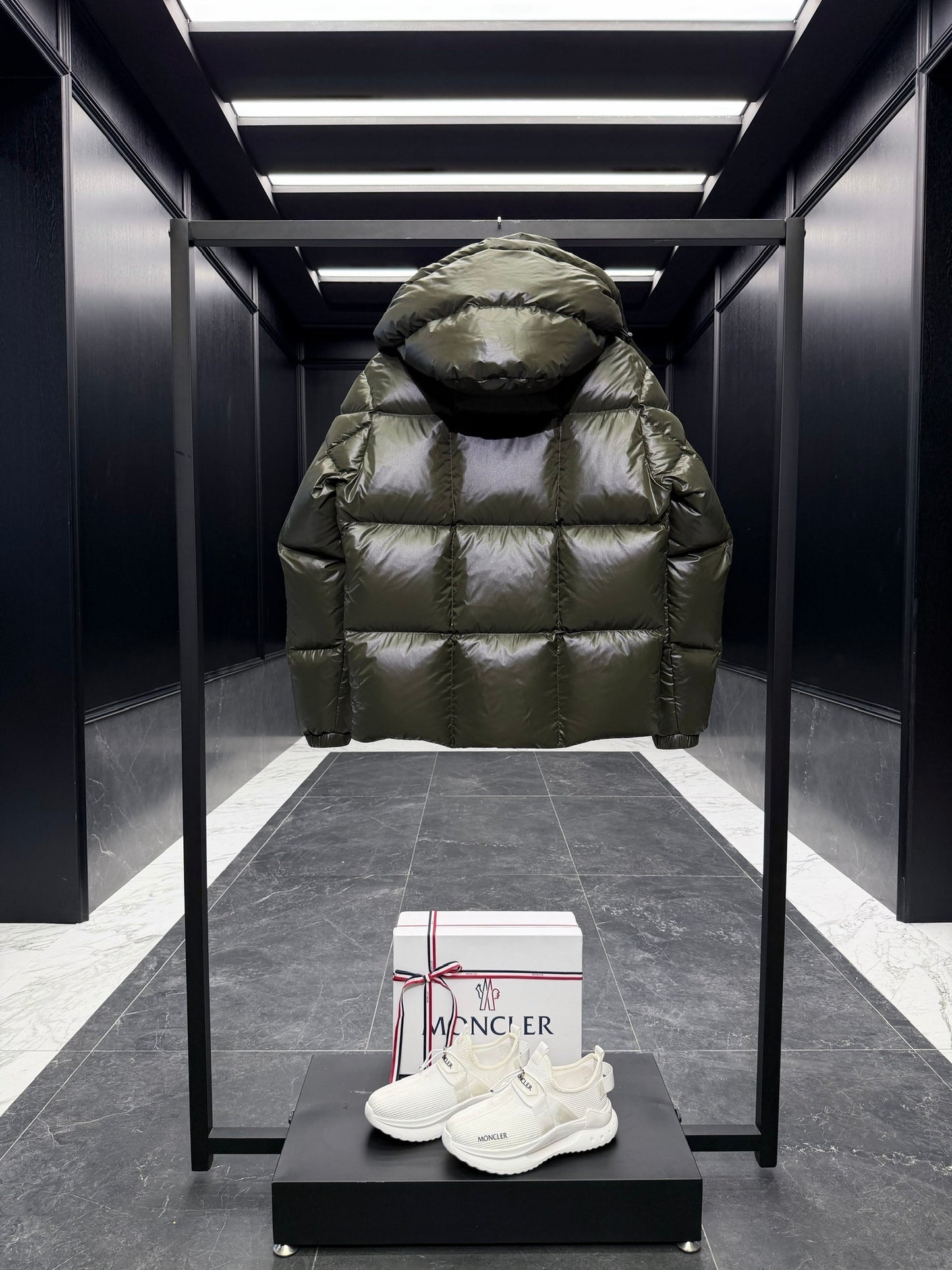 Moncler Parana Hooded Short Down Jacket "Olive Green"