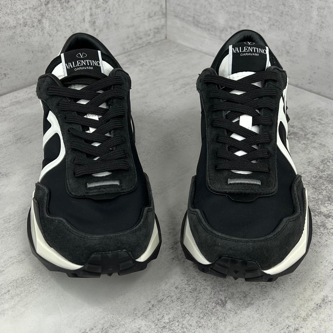 Valentino Garavani Netrunner "Black-White"