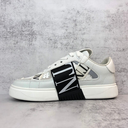 Valentino Garavani VL7N "White-Black"