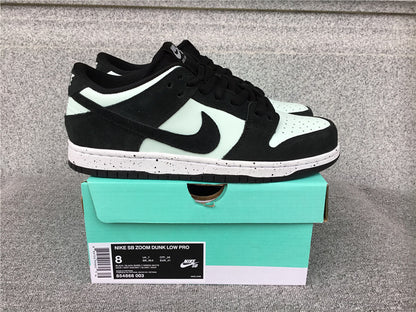 Nike SB Dunk Low "Barely Green"