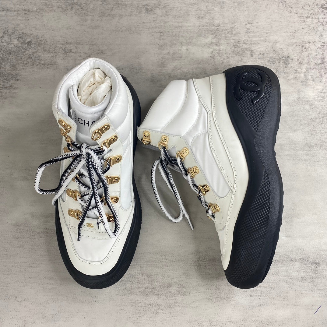 Chanel Snow Boots "White-Black"