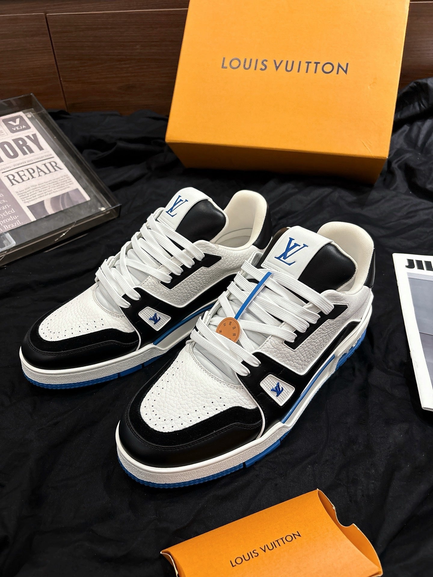 Louis Vuitton LV Trainers "White-Black-Blue"