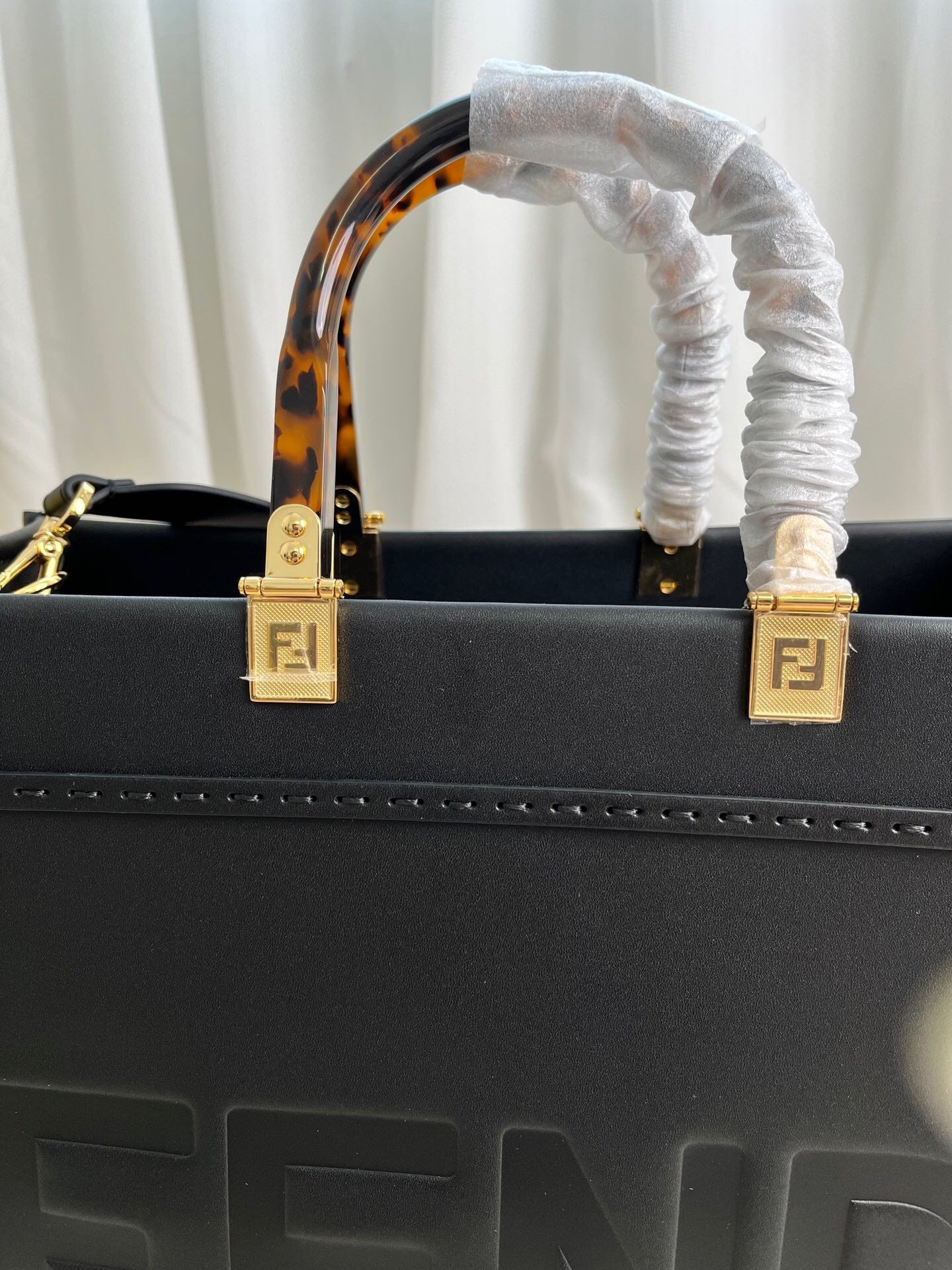 Fendi Sunshine Medium Leather Shopper