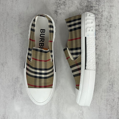 Burberry Slip-On "Beige"