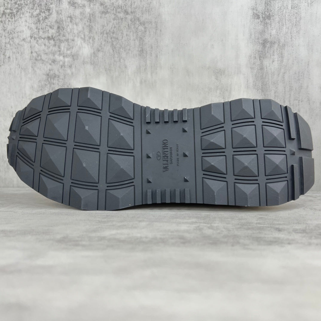 Valentino Garavani Netrunner "Camel Brown-White"