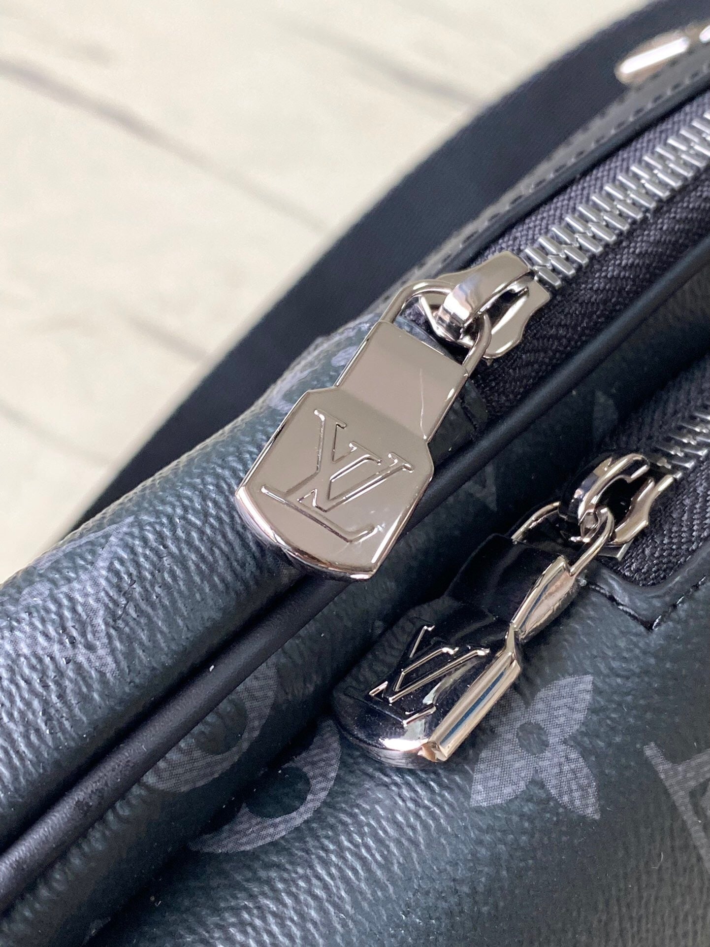 Louis Vuitton Avenue Slingbag
