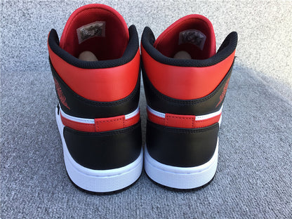 Air Jordan 1 Mid "Bred Toe"