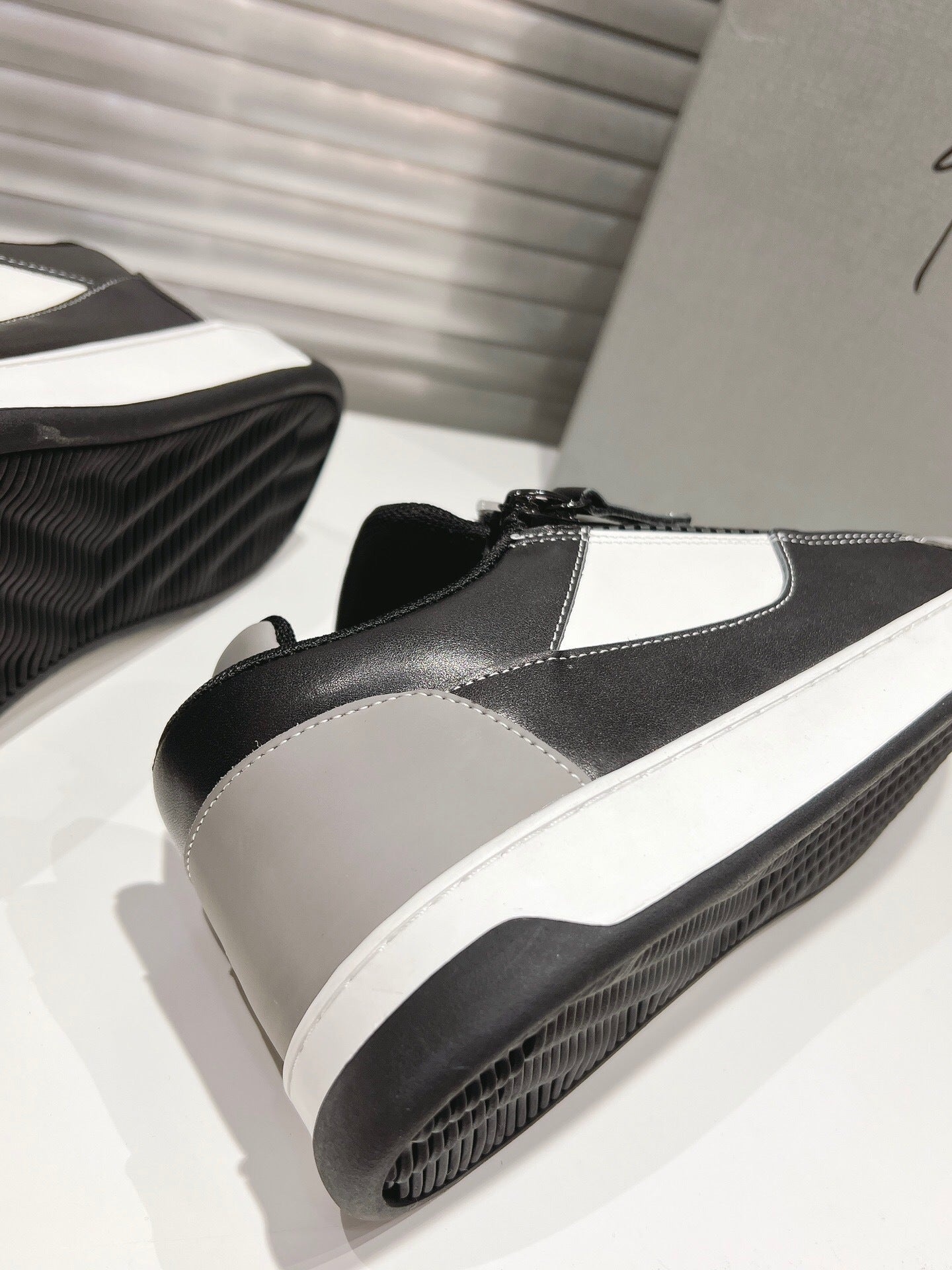 Giuseppe Zanotti GZ94 "Grey"